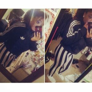 Black and white stripped leggings